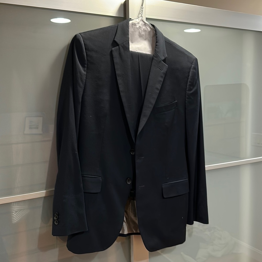 Banana Republic Navy Wool Suit - 40R 34x32, tailored fit